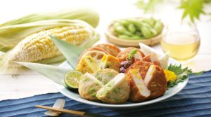 枝豆やとうもろこしなどの夏野菜を使ったさつま揚げの盛り合わせ