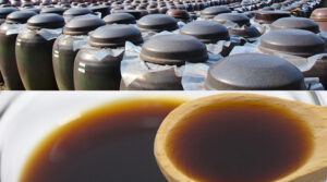 黒酢と黒酢が作られている屋外に置かれた黒い壺のコラージュ画像